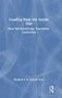 Text: "Leading from the Inside Out - How Self-Knowledge Transforms Leadership" von Manfred F. R. Kets de Vries. Blau-weißer Hintergrund.