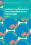 "Academic Freedom and the Transnational Production of Knowledge" von Dina Kiwan. Grüne und blaue abstrakte Muster., Buch
