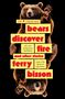 "bears discover fire and other stories" von Terry Bisson. Ein Bär steht aufrecht vor schwarzem Hintergrund., Buch