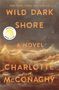 „New York Times Bestseller“, „Wild Dark Shore: A Novel“, „Charlotte McConaghy“. Sturmwellen, Reese's Book Club Logo., Buch