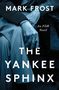"MARK FROST, An FDR Novel, THE YANKEE SPHINX." Ein monochromes Bild von überkreuzten Händen eines Mannes., Buch