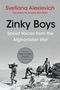 „Zinky Boys: Soviet Voices from the Afghanistan War“ von Svetlana Alexievich. Foto von Soldaten in einer Wüstenlandschaft.