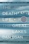 „The Death and Life of the Great Lakes, Dan Egan“. See mit Wolken am Himmel im Hintergrund.