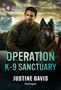"Operation K-9 Sanctuary" von Justine Davis, Harlequin. Ein Mann und ein Hund vor schneebedeckten Bergen bei Sonnenuntergang.