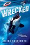 WRECKED. A killer whale. An unexpected attack. A fight for survival. Ein Orca springt aus dem Wasser, ein Rettungsring oben., Buch