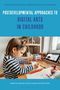 „POSTDEVELOPMENTAL APPROACHES TO DIGITAL ARTS IN CHILDHOOD“. Ein Kind malt mit Buntstiften, daneben ein Tablet., Buch
