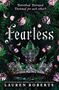 Text: "Betrothed. Betrayed. Destined for each other? Fearless" von Lauren Roberts. Krone mit grünen Juwelen und Rosen.