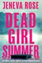 „Jeneva Rose: Dead Girl Summer. Drei Leichen. Zwei heiße Sommer. Eine Stadt ertrinkt in Geheimnissen.“ Ein Steg am See.