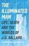„THE ILLUMINATED MAN“ in Rot, darunter „LIFE, DEATH AND THE WORLDS OF JG BALLARD“. Blau-weiße Illustration eines Mannes vor Gebäuden.
