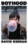 Text: "BOYHOOD" oben, "DAVID KEENAN" unten. Ein Junge mit brauner Jacke bläst einen großen Kaugummiballon., Buch