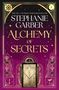"Stephanie Garber - Alchemy of Secrets" in gold auf lila Hintergrund, verziert mit Art-déco-Mustern und Goldlinien., Buch