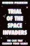 „SIMON PARKIN“, „TRIAL OF THE SPACE INVADERS“, „THE CASE THAT CHANGED VIDEO GAMES“. Text vor Weltraumhintergrund.