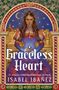 „Graceless Heart“, Isabel Ibañez. Frau in historischem Kleid hält ein leuchtendes Juwel, mittelalterliche Stadt im Hintergrund.