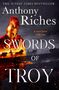 Oben steht "The Sunday Times Bestseller", darunter "Anthony Riches". Groß "Swords of Troy". Ein römischer Krieger mit Helm., Buch