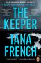 Text: "OLD GRUDGES. BURIED SECRETS.", "THE KEEPER", "TANA FRENCH". 
Ein dunkler, nebliger Wald mit Wasserflächen im Vordergrund., Buch