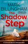 Texte: "Mark Billingham", "The Shadow Step", "It's Detective Miller's Deadliest Dance." Möwe mit Pommes auf Stufen, Turm im Hintergrund., Buch