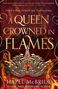 "A QUEEN CROWNED IN FLAMES" in goldener Schrift, darunter "Hazel McBride". Feuer, ein kunstvolles Kronendesign.