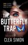 Text: "ONE COUPLE. TWO STORIES. WHO DO YOU BELIEVE?", "THE BUTTERFLY TRAP", "CLEA SIMON". Auge mit Schmetterling., Buch