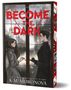 "BECOME THE DARK" in großen roten Buchstaben. Darunter stehen die Namen der Autorin K.M. Moronova. Illustration von zwei Personen, verbunden durch einen roten Faden, vor einer Wand voller Notizen., Buch
