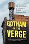Der Text „GOTHAM ON THE VERGE“ steht groß auf einem Gebäude mit Wasserturm. Darunter die Editoren und der Untertitel einer Stadt., Buch