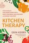 "Kitchen Therapy" von Erin Kerry über die Verbindung von Ernährung und Stimmung, Illustrationen von Gemüse und Blättern., Buch