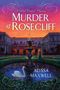 Text: "Murder at Rosecliff" und "Alyssa Maxwell". Eine malerische Villa mit Brunnen, Schwänen und einer stilvollen Frau in Abendkleid., Buch