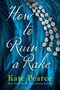 Schriftzug "How to Ruin a Rake" in Weiß auf blauem Hintergrund mit Federmuster, über drei glitzernde Halsketten. Autor: Kate Pearce., Buch