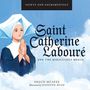 „Saint Catherine Labouré and the Miraculous Medal.“ Illustration: Eine Nonne betet lächelnd, umgeben von Wolken., Buch