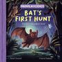 „Animal Science: Bat's First Hunt“. Illustration einer Fledermaus im Flug, Eule im Baum, Vollmond im Hintergrund.