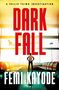 Titel: "DARK FALL", Autor: "Femi Kayode", Szene: Person steht mit Händen an der Hüfte in einem Flughafen mit Flugzeug im Hintergrund., Buch