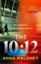 Auf einem Bahnhof sieht man eine Frau in Bewegung. Texte: "387 PASSENGERS. ONE SPLIT-SECOND DECISION. THE 10:12. ANNA MALONEY."