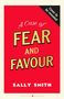 „A Case of Fear and Favour“, Sally Smith; „Cover to be revealed“. Roter Hintergrund, kontrastreiche Schrift.