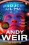 „Project Hail Mary“ von Andy Weir. Oben Bestseller-Angabe. Nahaufnahme eines Astronautenhelms mit reflektiertem Licht., Buch