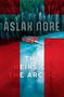 Der Text lautet: "ASLAK NORE" und "THE HEIRS OF THE ARCTIC". Ein rotes, auf Wasser stehendes Haus vor einem Wald.