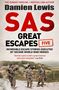 "Damien Lewis: SAS Great Escapes - Incredible WWII escape stories." Drei Soldaten, bewaffnet, marschieren durch ländliche Gegend.