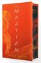 Text: "THE MARTIAN", "A NOVEL", "ANDY WEIR". Ein Astronaut in orange-rotem Anzug neben gezeichneten Linien., Buch