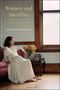 „Women and Sacrifice: From Antigone to the Woman Next Door“ von Anne Dufourmantelle. Eine Frau in Weiß sitzt auf einem Sofa.