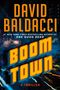 "DAVID BALDACCI, BOOM TOWN, A THRILLER; neonfarbenes Stadtkulissen-Design bei Nacht mit leuchtenden Lichtern."