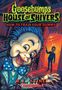 "Goosebumps House of Shivers: How to Train Your Dummy." Ein grinsender Dummy im Vordergrund, Blitz im Hintergrund.