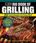"BIG BOOK OF GRILLING: 202 Tasty Recipes for Every Meal." Gegrilltes Fleisch auf rostigem Grill mit Grillzange., Buch