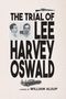 „THE TRIAL OF LEE HARVEY OSWALD, A NOVEL BY WILLIAM ALSUP.“ Schwarz-weiß Fotos von Oswald, Gewehr, Auto., Buch