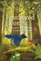 „Feathered Forest: Aloft with Birds in Ancient Trees“ von Marina Richie. Illustration mit Vögeln in einem dichten Wald. , Buch