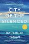 "City of the Silenced" von Mohammed Tarazi, übersetzt von Jonathan Wright. Blau-grüner Hintergrund, Malerei-Stil.