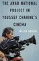 "The Arab National Project in Youssef Chahine's Cinema" von Malek Khouri; ein Filmemacher hält eine Filmkamera.