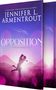 "Jennifer L. Armentrout. Opposition. A Lux Novel." Illustration: Ein Paar umarmt sich vor einer Berglandschaft im Sonnenuntergang.