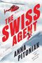 THE SWISS AGENT. A Novel. ANNA PITONIAK. Ein roter Hubschrauber fliegt über einem Skifahrer in einer Schneelandschaft., Buch