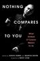 "NOTHING COMPARES TO YOU" steht in weißen Buchstaben auf schwarzem Hintergrund, daneben eine Person mit Mikrofon., Buch