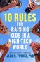 "10 RULES FOR RAISING KIDS IN A HIGH-TECH WORLD. JEAN M. TWENGE, PhD." Hände halten Smartphones gegen blauen Himmel.