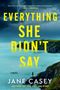 „EVERYTHING SHE DIDN'T SAY“ von Jane Casey. Küstenlandschaft mit Leuchtturm und stürmischem Himmel.