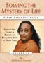 "Solving the Mystery of Life", Paramahansa Yogananda, Bild von einem Mann in oranger Kleidung mit langen Haaren.